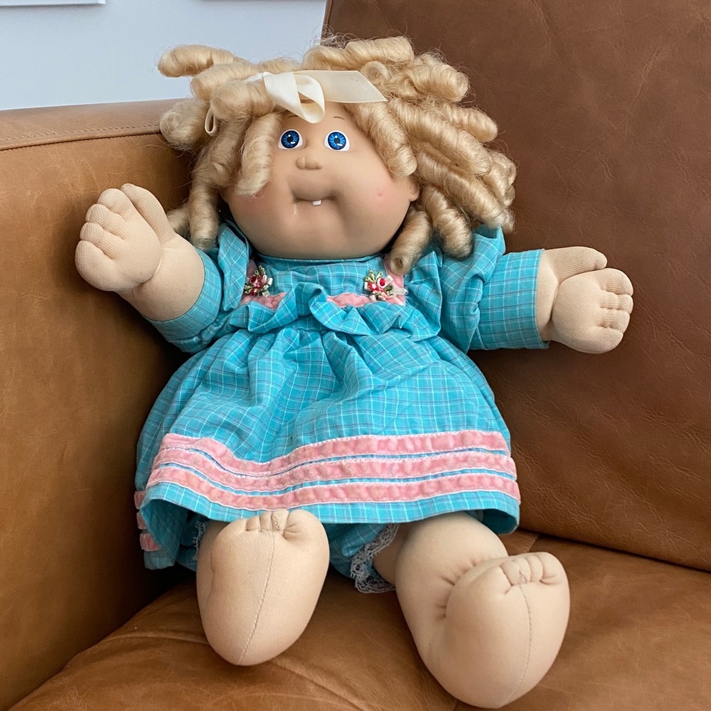Cabbage Patch Doll curly Blonde hair and blue eyes Vintage 1985